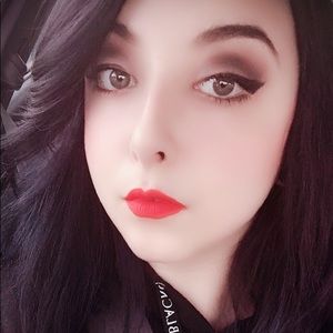 Meet your Posher, Courtney